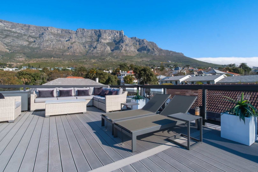 7 Bedroom Property for Sale in Oranjezicht Western Cape